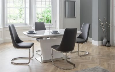 1575979557_como-table-4-chairs-roomset